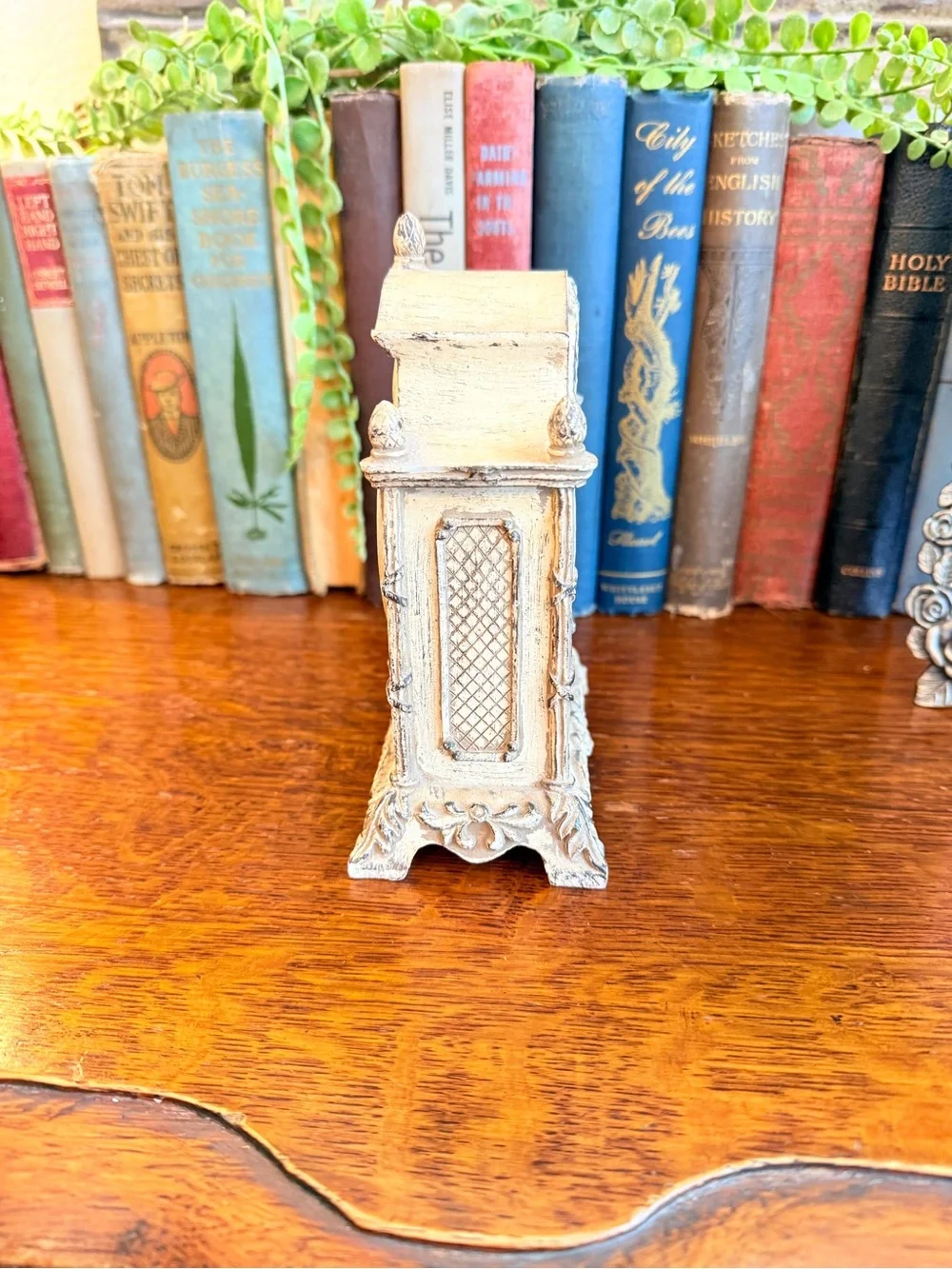 Vintage Ornate Cream Decorative Mantel Clock Works